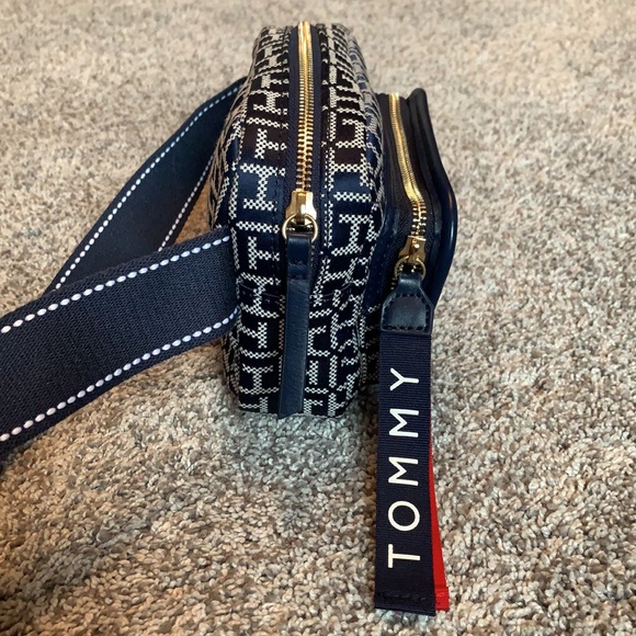Tommy Hilfiger Fanny Pack - Picture 4 of 16
